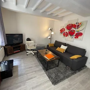  Appartement Intra-muros Bien Situe Et Agreable A Proximite Des Theatres