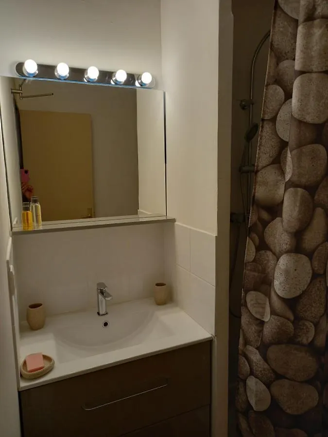 Appartement Studio cocooning centre historique d Avignon 0*,  France
